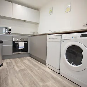 Sea Air - 2 Bedrooms - Parking - Mins To Apartment