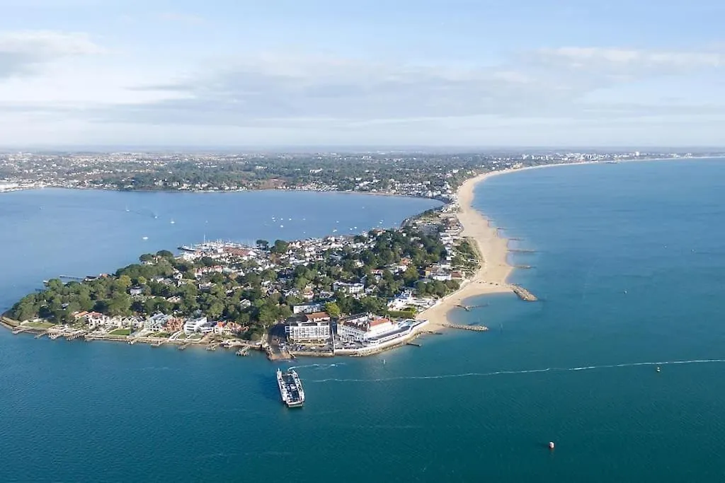Bournecoast - Upper Ground Floor Flat With Sea Views - Fm3441 Apartment Bournemouth United Kingdom