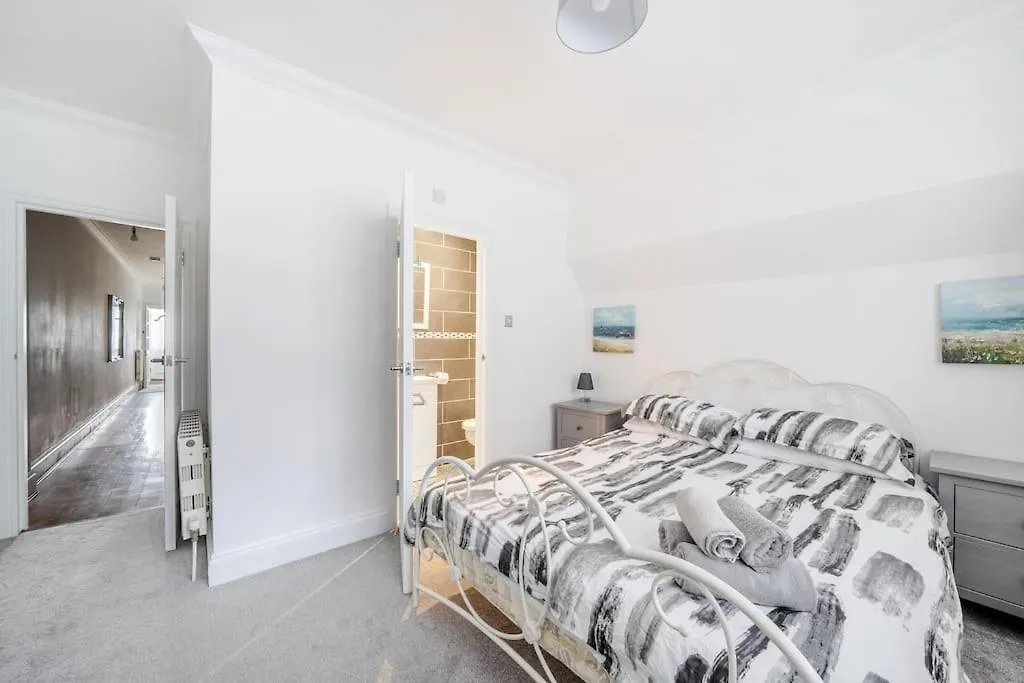 Bournecoast - Upper Ground Floor Flat With Sea Views - Fm3441 Apartment Bournemouth